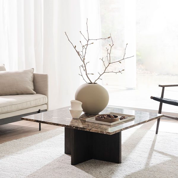 Brooksville firkantet sofabord med brun marmor og brunt træstel