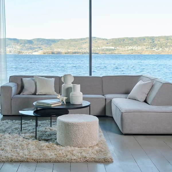Comfy sofa med open end beige miljøfoto
