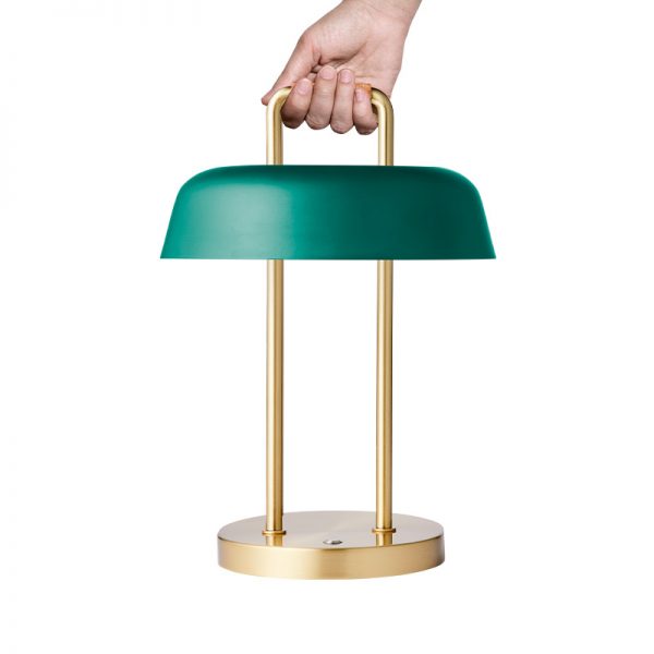 Light By Hammel Heim bordlampe i messing med grøn lampeskærm med greb