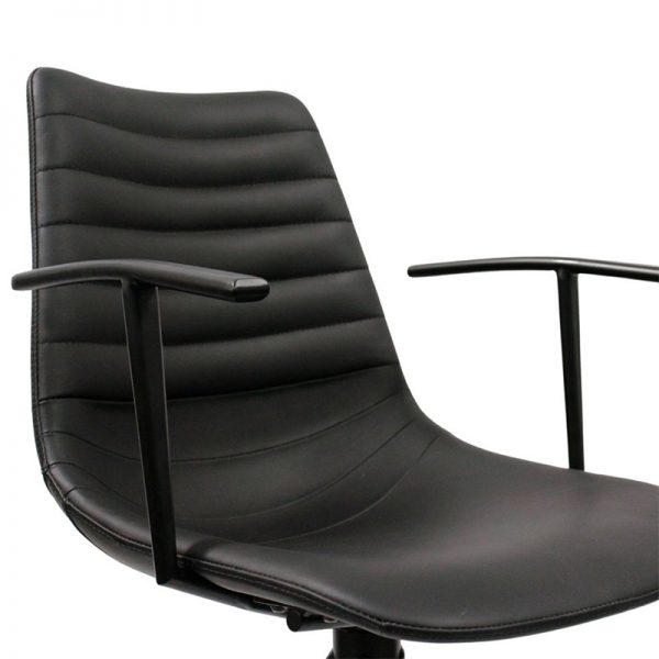 Selma spisebordsstol med armlæn i sort læder