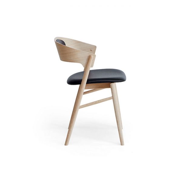 Springer spisebordsstol med sort semianilin læder og polstret ryg fra siden